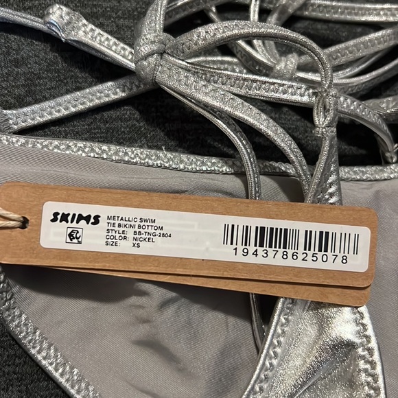 SKIMS METALLIC SWIM SKIMPY TIE BOTTOM - Picture 3 of 3